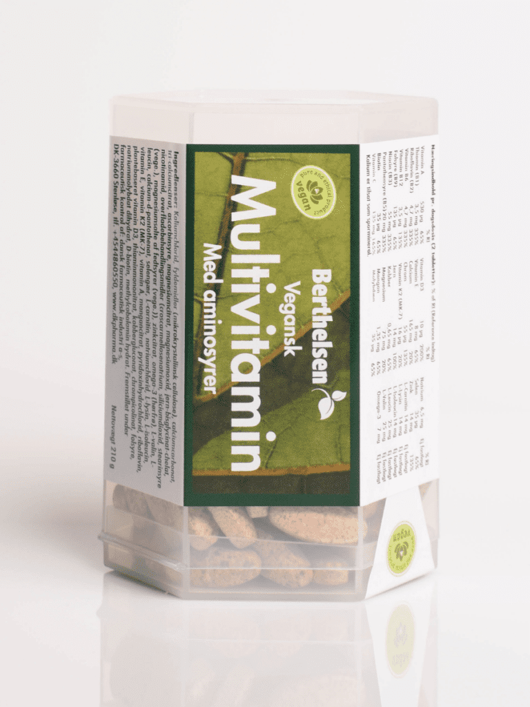 Berthelsen vegansk multivitamin med aminosyrer i klar plastbeholder med synlige tabletter og grøn etiket