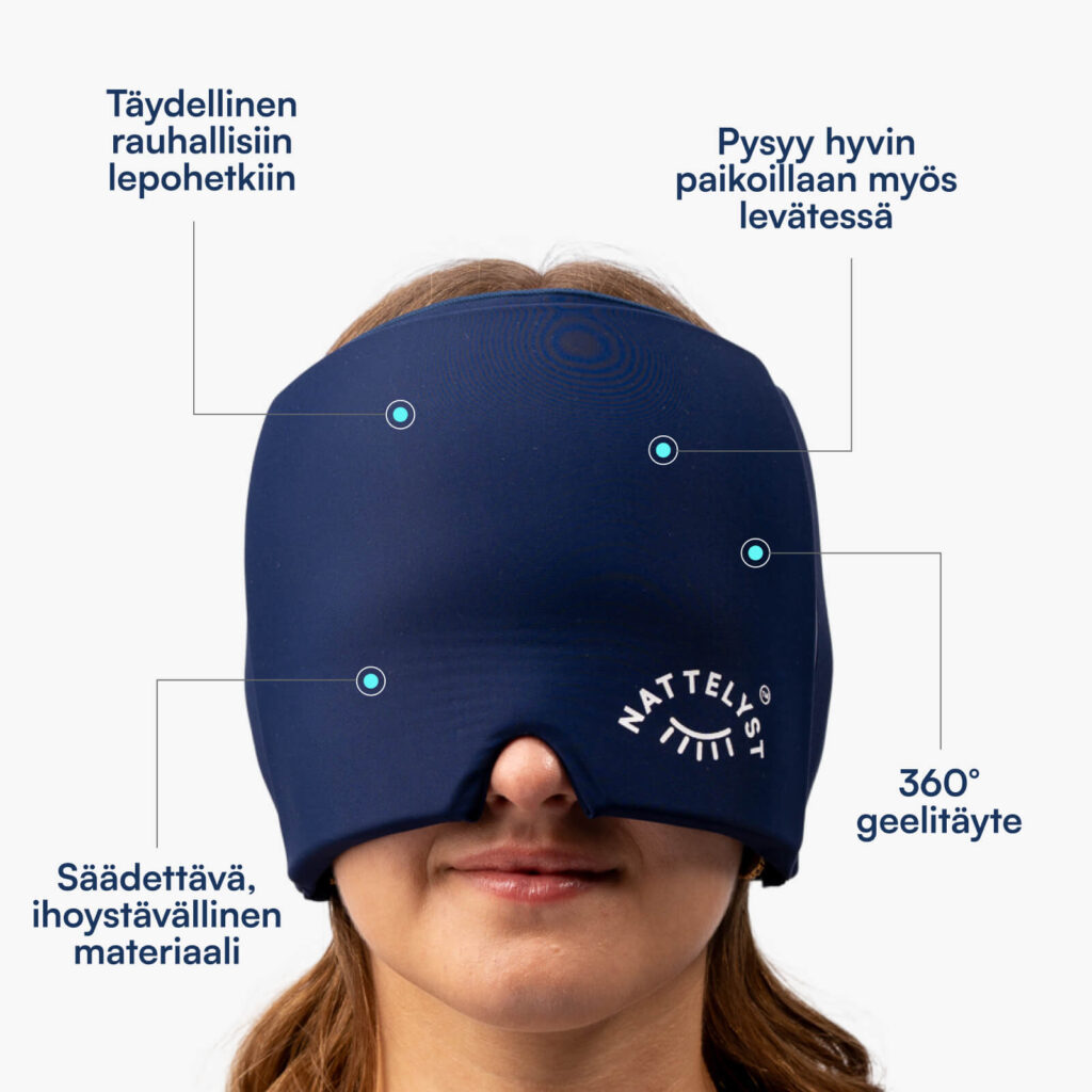 Henkilö käyttää tummansinistä peittävää uninaamiota nenäaukolla ja Nattelyst-logolla